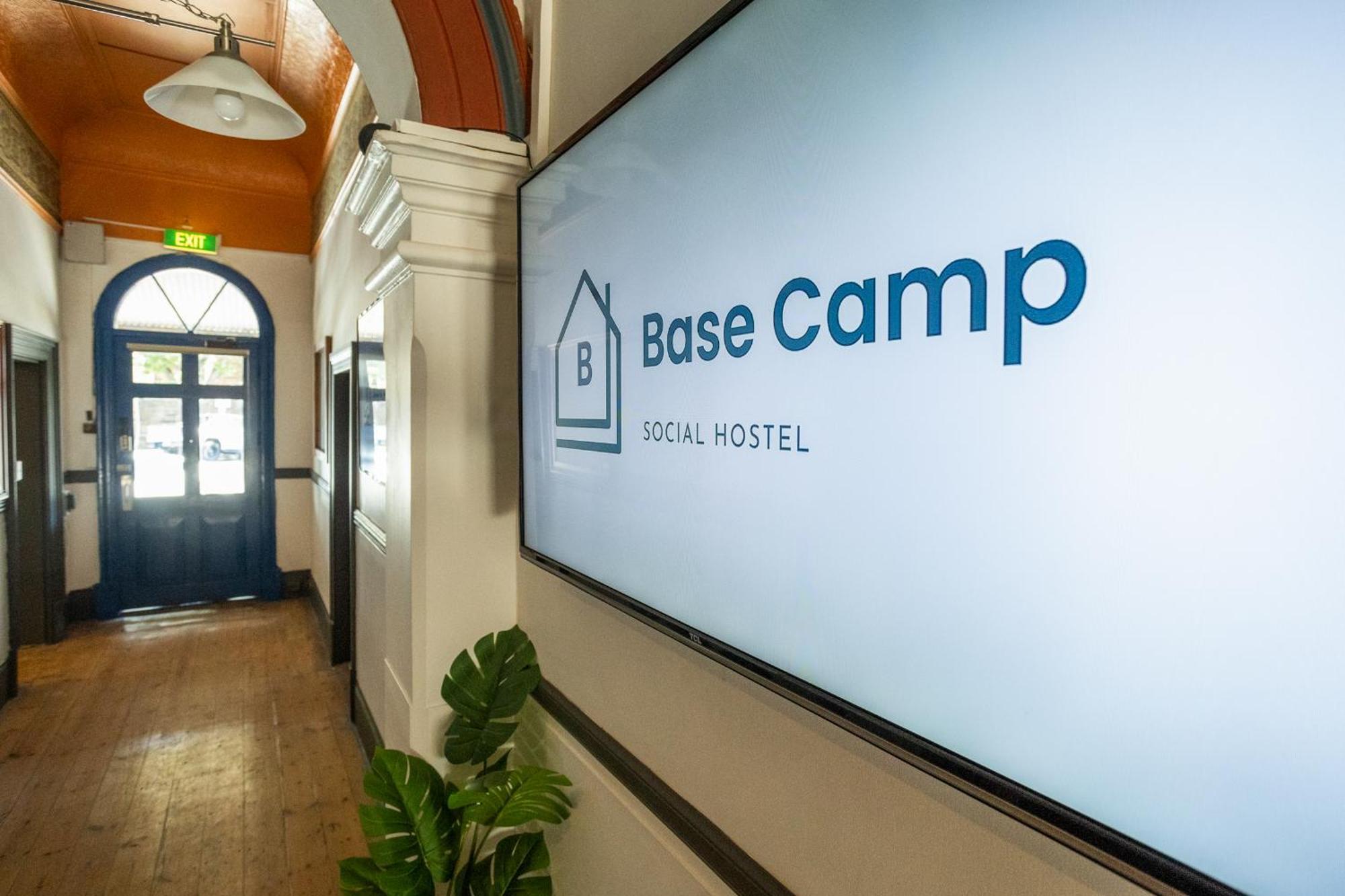 Base Camp Hostel Adelaide Bagian luar foto